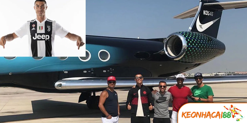 So Sánh Với Các Cầu Thủ Khác Sở Hữu Máy Bay Riêng