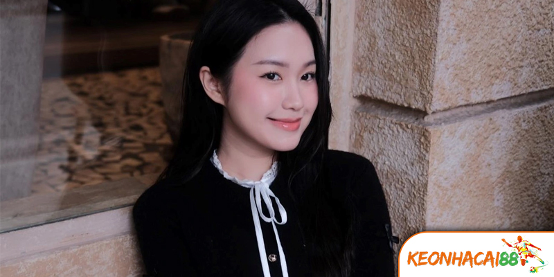 Nhan Sắc "Bạch Nguyệt Quang" Của Vợ Văn Hậu